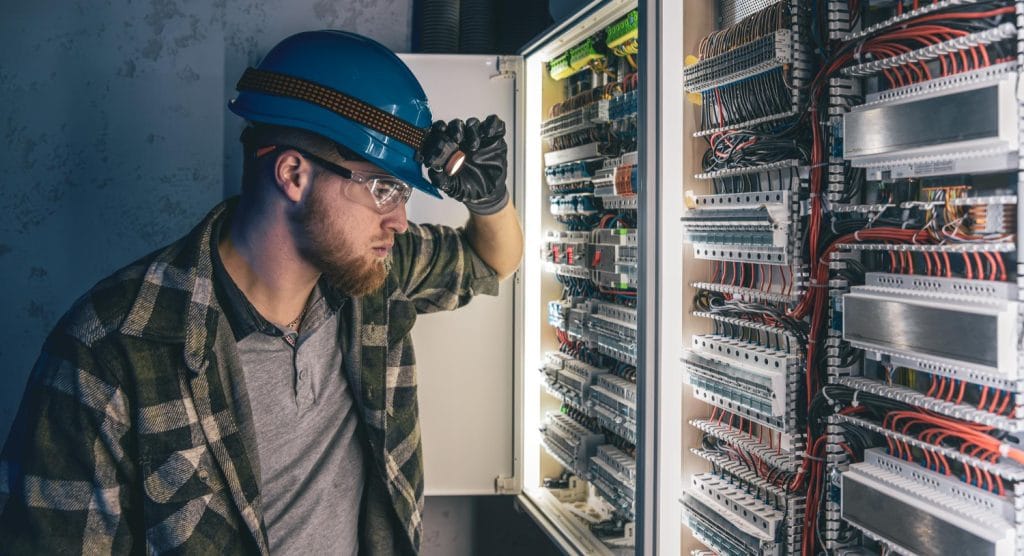 טכנאי מתח נמוך