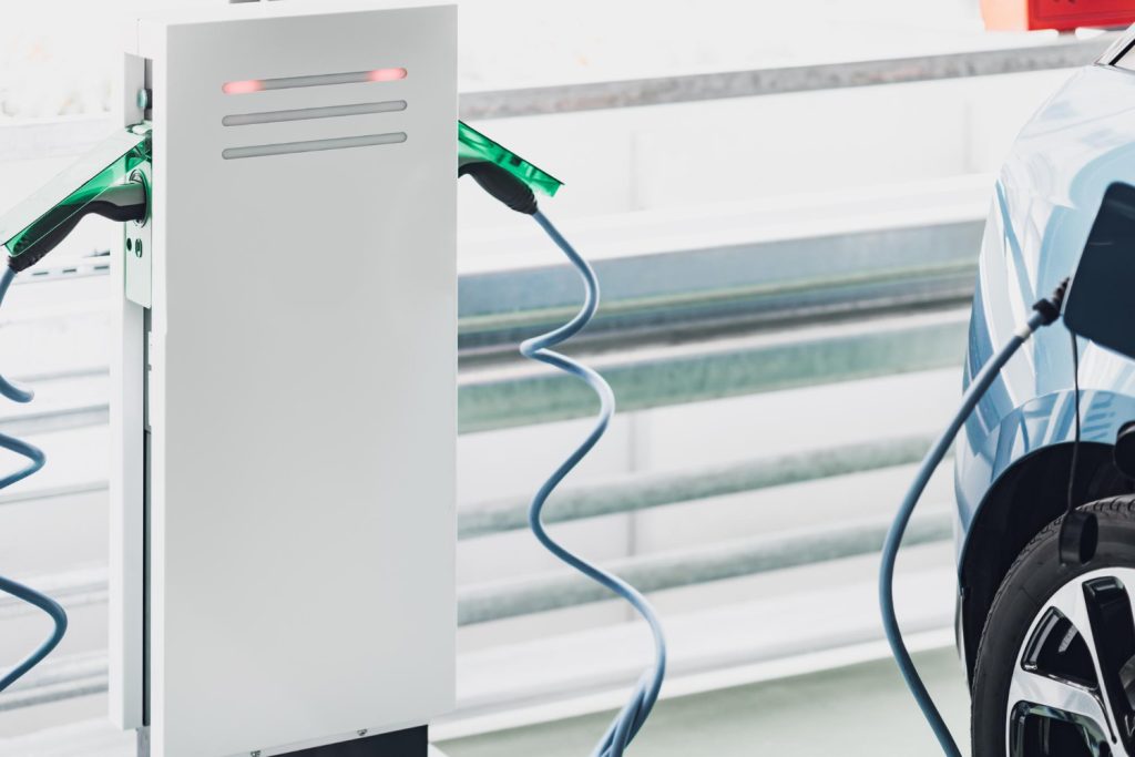 התקנת עמדת טעינה לרכב חשמלי